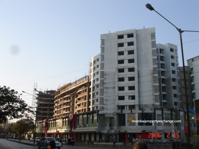 2 BHK Fully Furnished in The Breezy Corner, Kandivali West - Photo 3