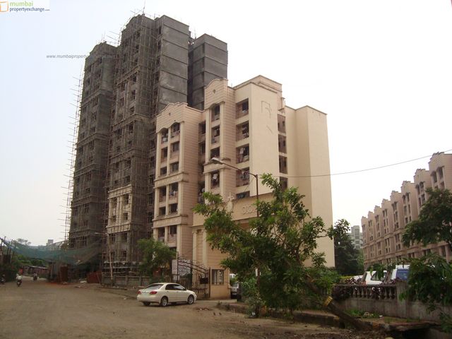 2 BHK in Hyde Park, Thane West - Photo 5