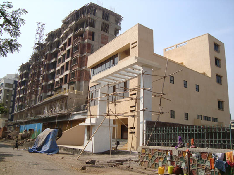 3 BHK Fully Furnished in Eden Garden, Kandivali West - Photo 3