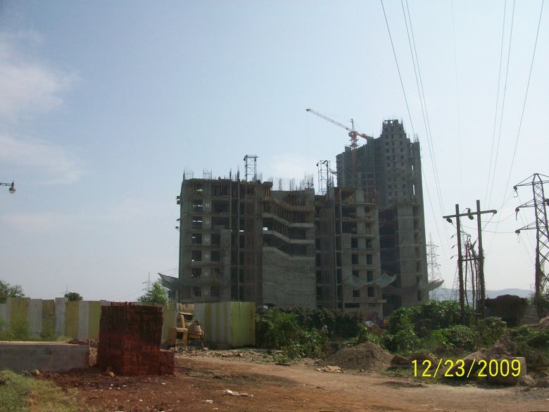 3 BHK Fully Furnished in Lodha Luxuria, Thane West - Photo 5