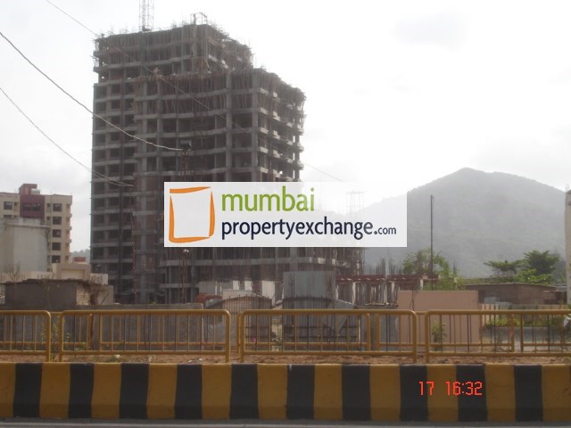 2 BHK Semi-Furnished in Sudarshan Sky Garden, Thane West - Photo 2