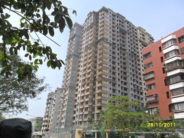2 BHK Semi-Furnished in Mit Niketan, Kandivali East - Photo 2