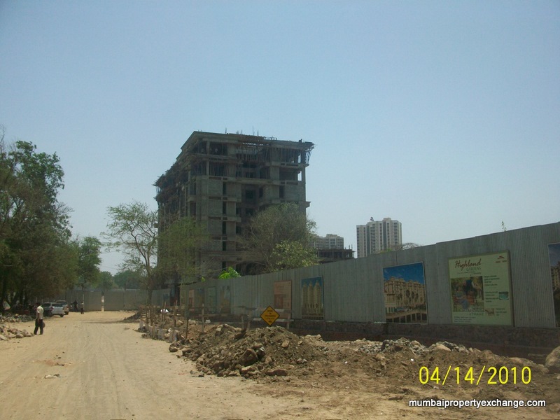 2 BHK Fully Furnished in Highland Gardens, Thane West - Photo 3