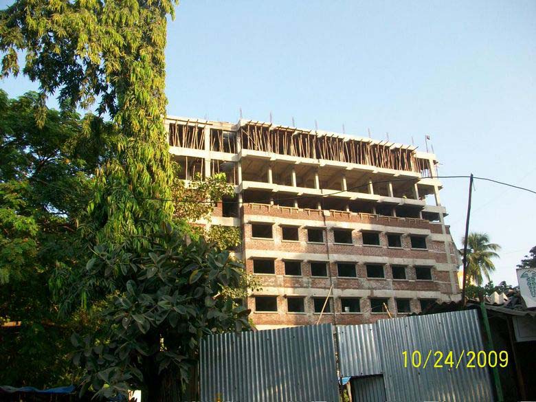 2 BHK Semi-Furnished in Mangal May, Kandivali West - Photo 2