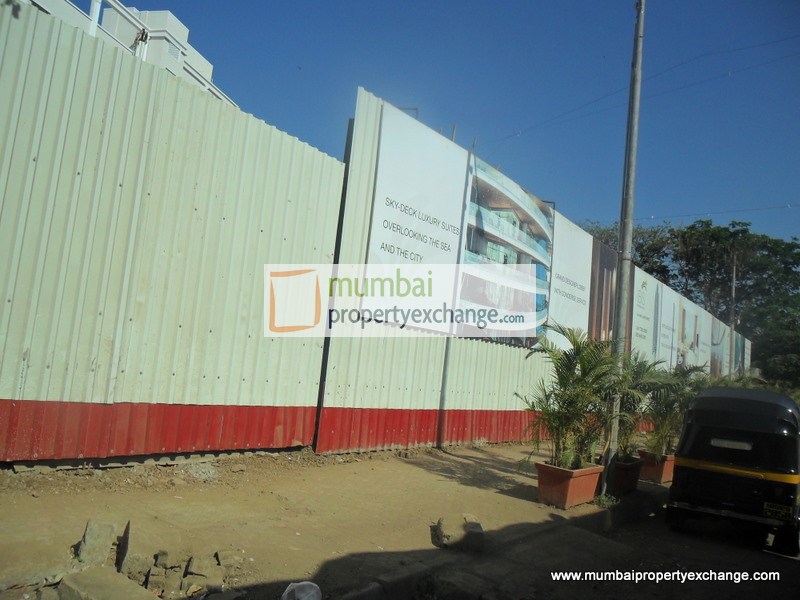 3 BHK Semi-Furnished in Ibis, Kandivali West - Photo 2