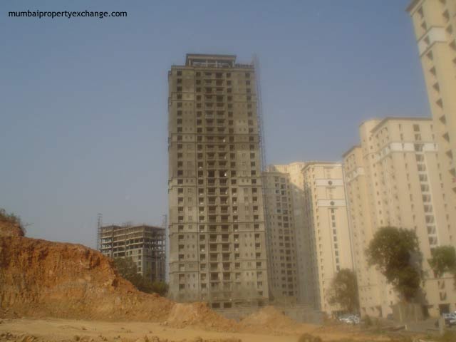 3 BHK Semi-Furnished in Springhill, Thane West - Photo 2