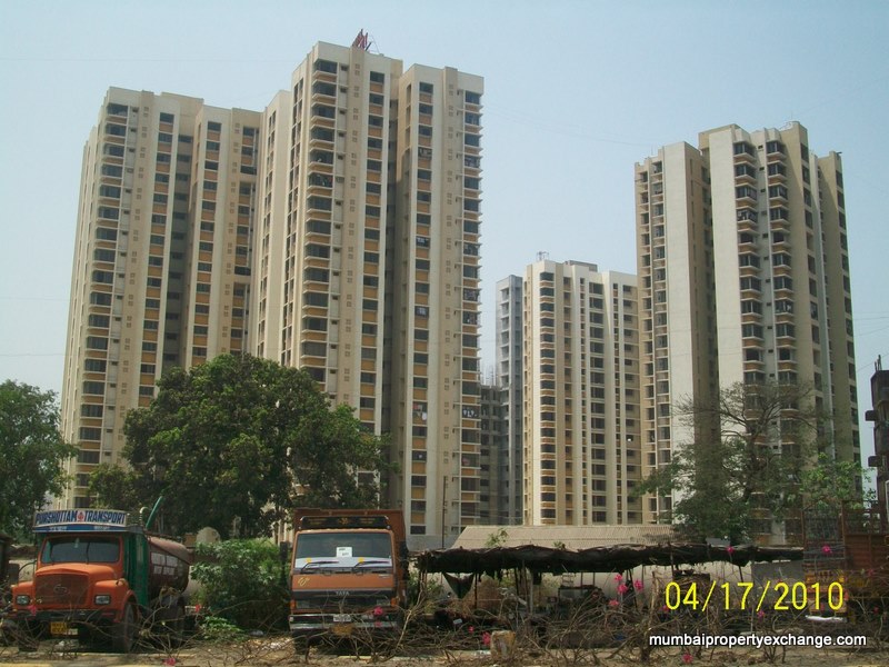 3 BHK Unfurnished in Runwal Garden City, Thane West - Photo 2
