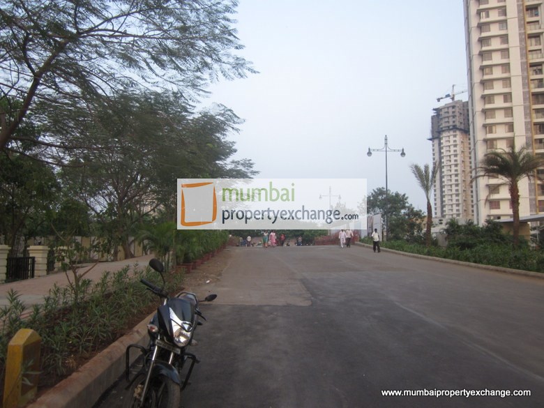 2 BHK Semi-Furnished in Lodha Luxuria Priva, Thane West - Photo 2
