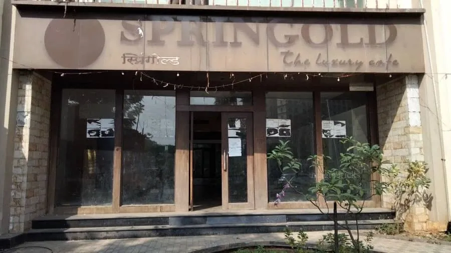 Commercial Shop Raghuleela Mall, Kandivali West — for Rent