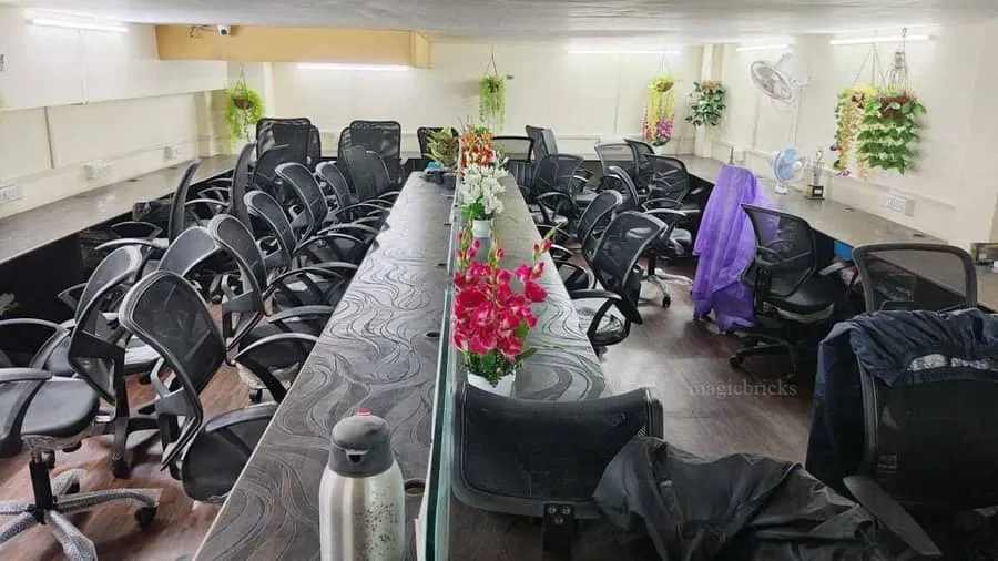 Commercial Office Space Raghuleela Mall, Kandivali West — for Rent
