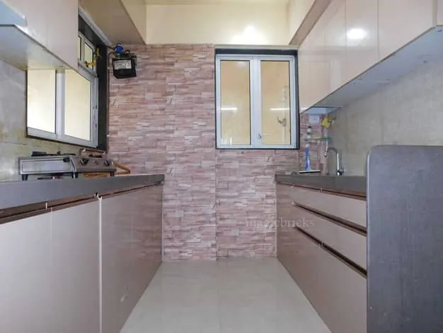 2 BHK Semi-Furnished in Sheth Montana, Mulund West - Photo 2