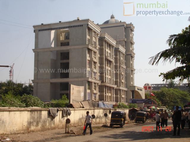 2 BHK Semi-Furnished in Mahavir Trinkets , Kanjur Marg