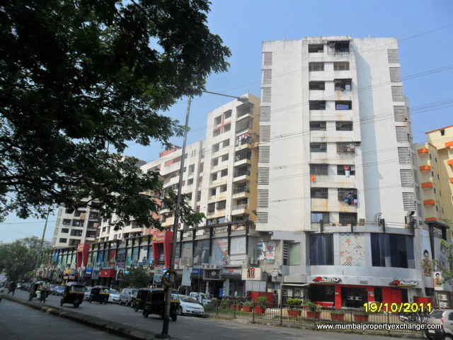 2 BHK Semi-Furnished in Chandak Breezy Corner , Kandivali West