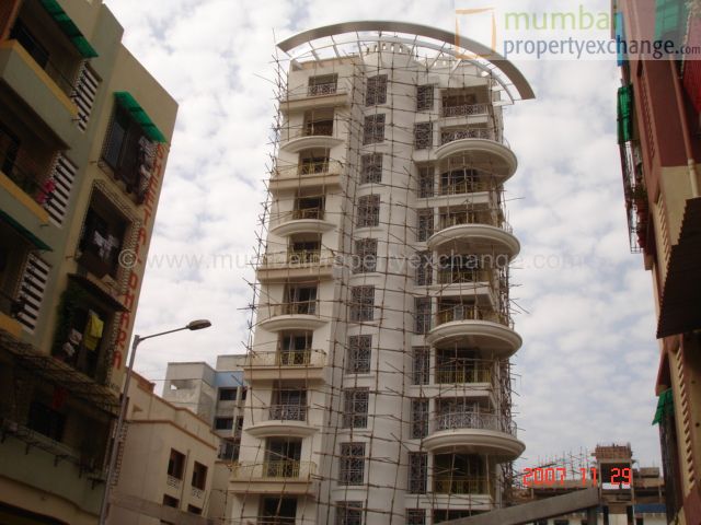 3 BHK Semi-Furnished in Viceroy Park , Airoli