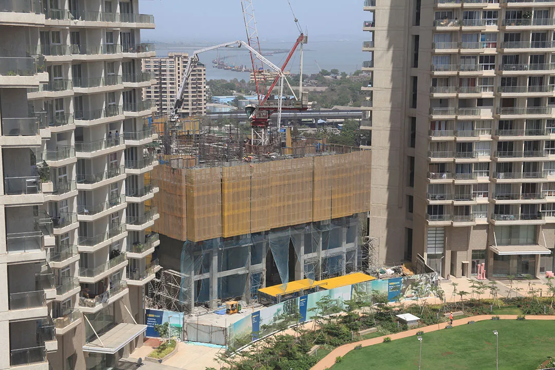 Crescent Bay - T1 - 40, 41 Floors