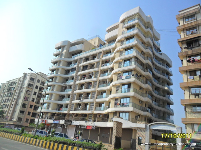 2 BHK Semi-Furnished in Jinay CHS, Kandivali West