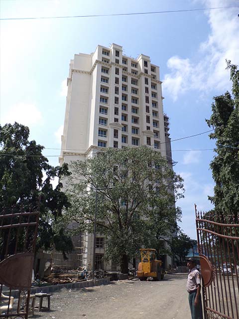 2 BHK Semi-Furnished in Hiranandani Heritage Pristina , Kandivali West