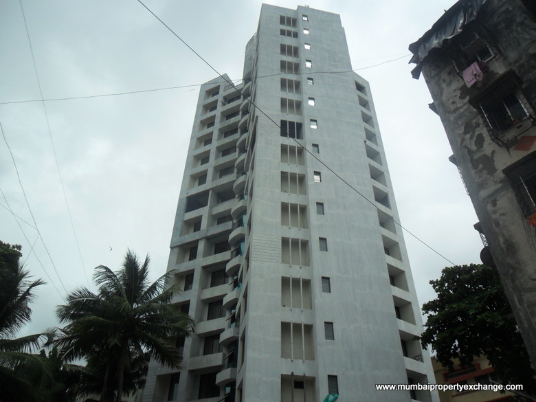 2 BHK semi-furnished in Neev Bellevue , Malad East