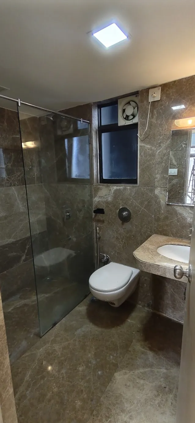2 BHK Semi Furnished in Fortune Paradise, Khar West - Photo 2