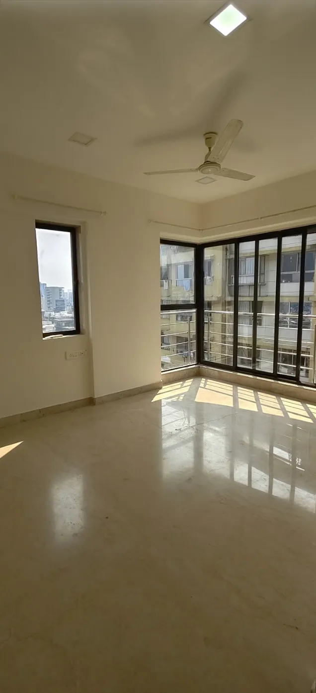 2 BHK Semi Furnished in Fortune Paradise, Khar West - Photo 3