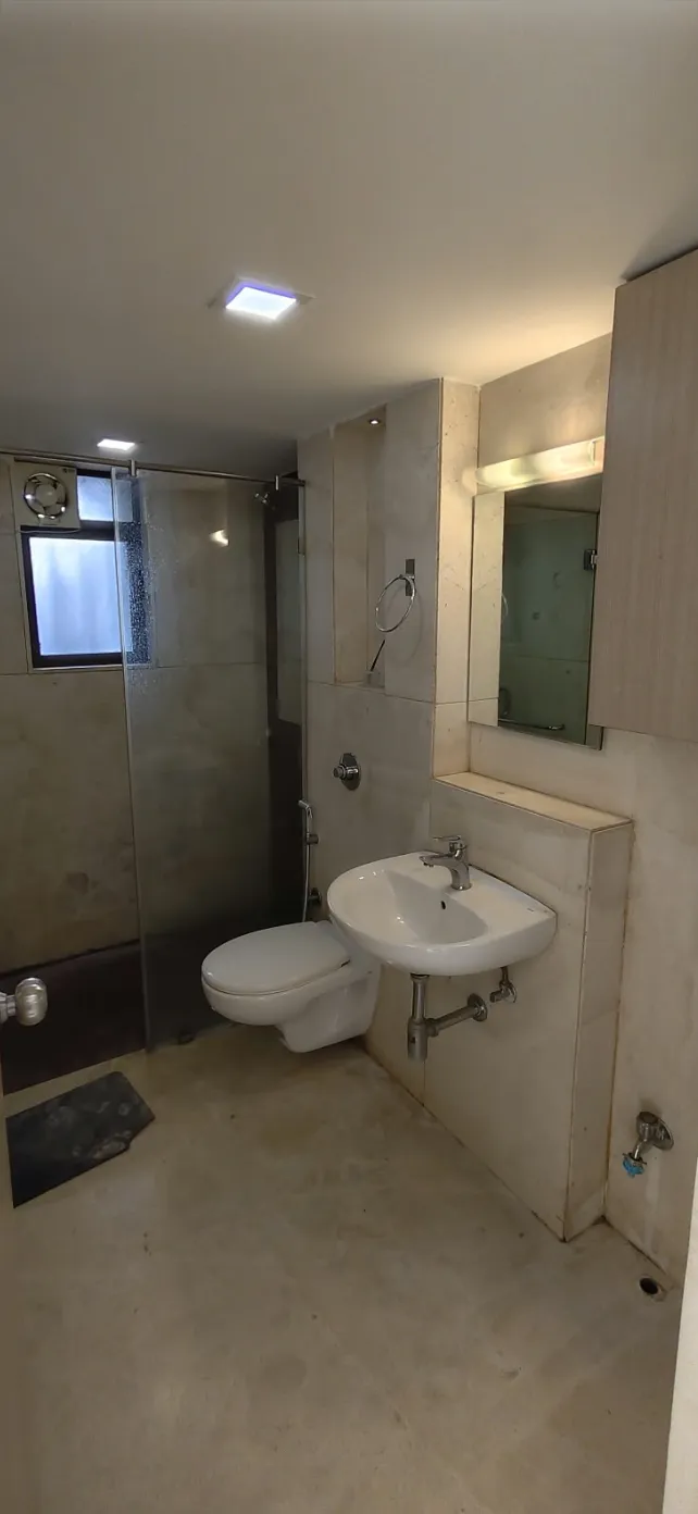 2 BHK Semi Furnished in Fortune Paradise, Khar West - Photo 5