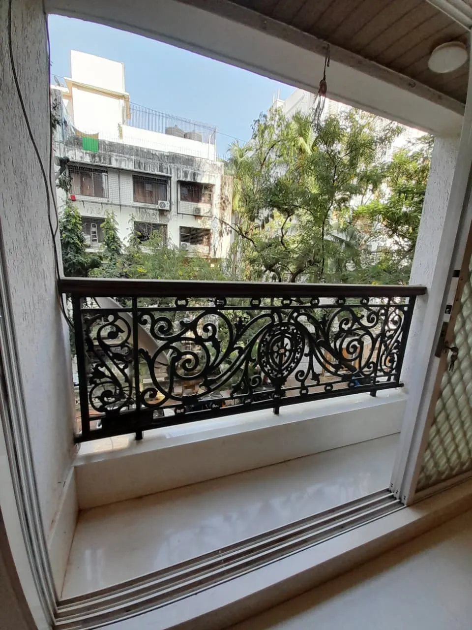 3 BHK Semi Furnished in Crystal Apartments, Juhu - Photo 3