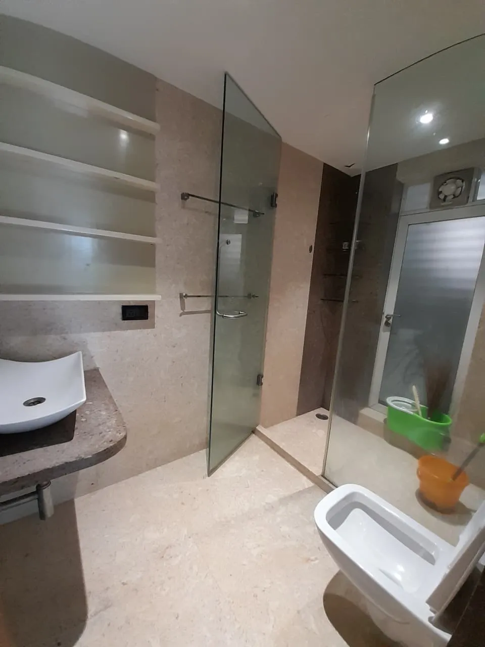3 BHK Semi Furnished in Crystal Apartments, Juhu - Photo 4
