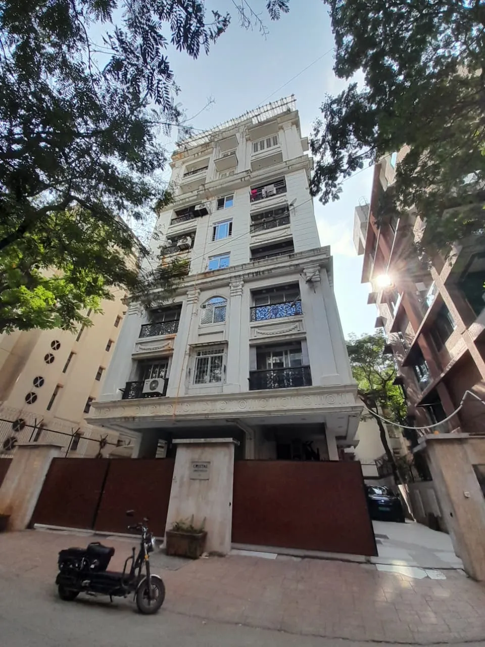3 BHK Semi Furnished in Crystal Apartments, Juhu - Photo 1