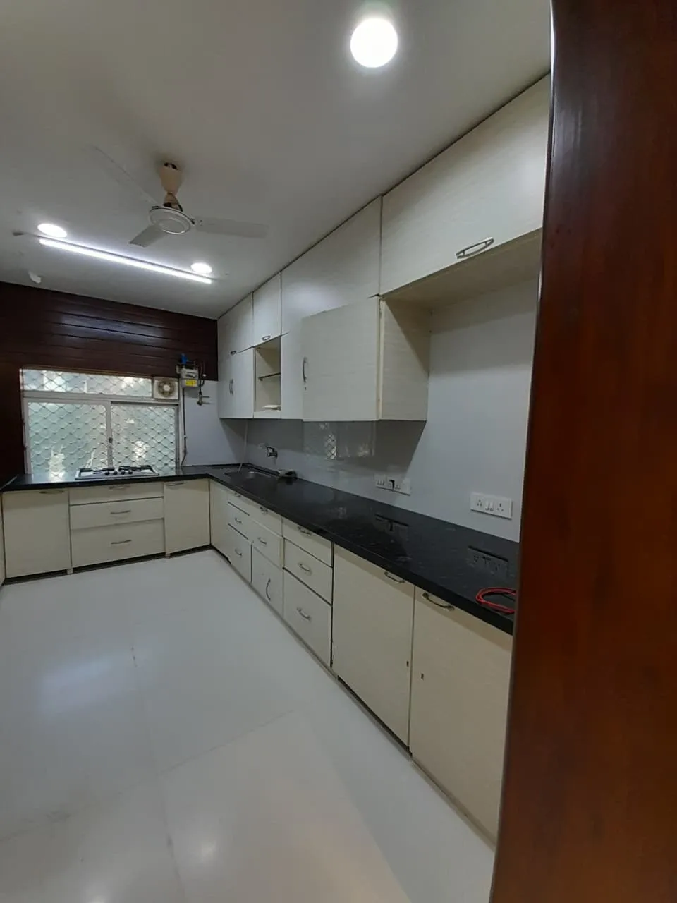 3 BHK Semi Furnished in Crystal Apartments, Juhu - Photo 5