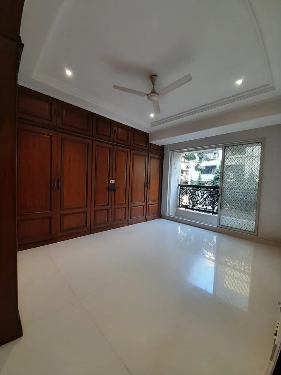 3 BHK Semi Furnished in Crystal Apartments, Juhu - Photo 6