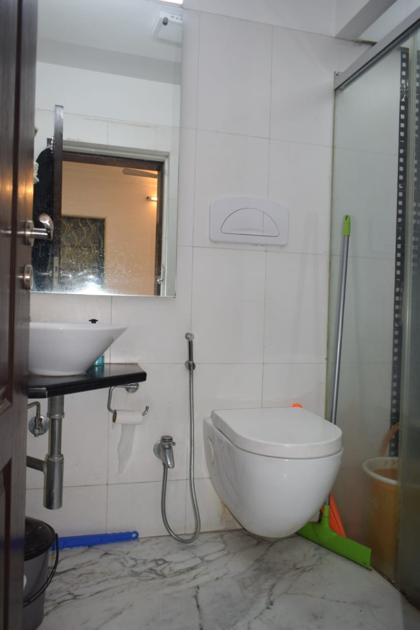 2 BHK Fully Furnished in Breezy Heights, Bandra West - Photo 4