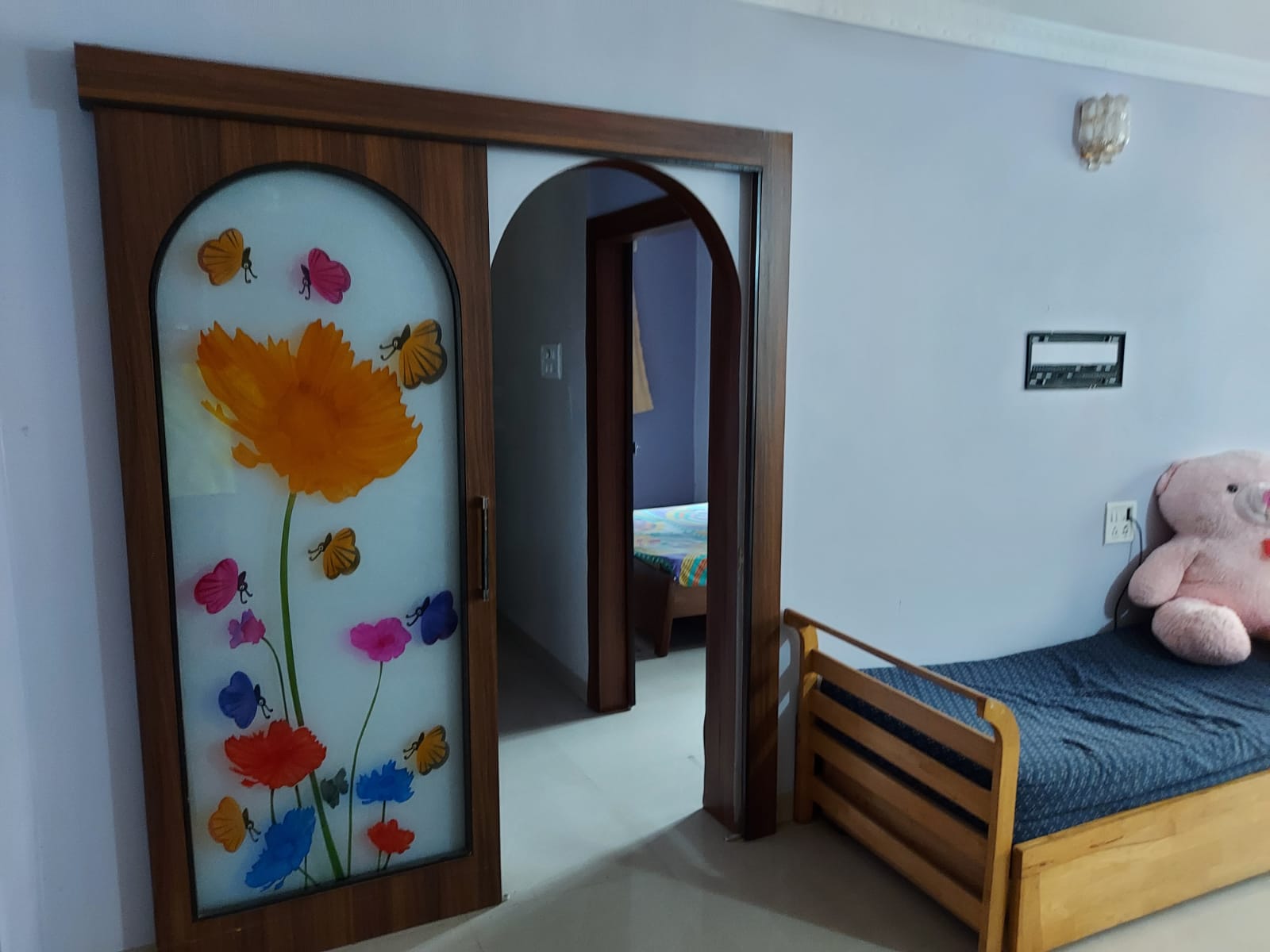 2 BHK Fully Furnished in Usha Sadan, Colaba - Photo 4