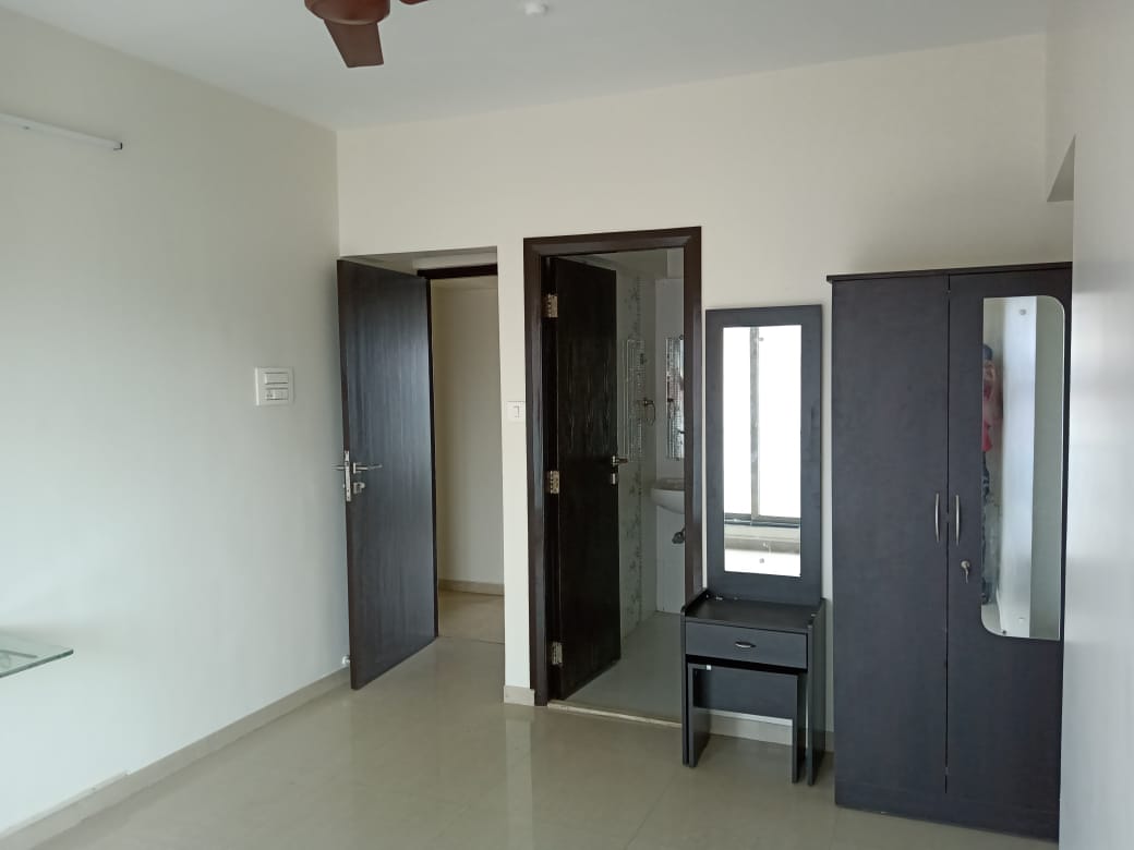 1 BHK in Lashkaria Green Heights, Andheri West - Photo 6