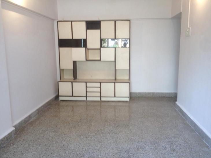 2 BHK in Parijat, Bandra West - Photo 2