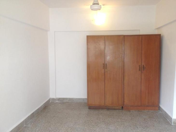 2 BHK in Parijat, Bandra West - Photo 4