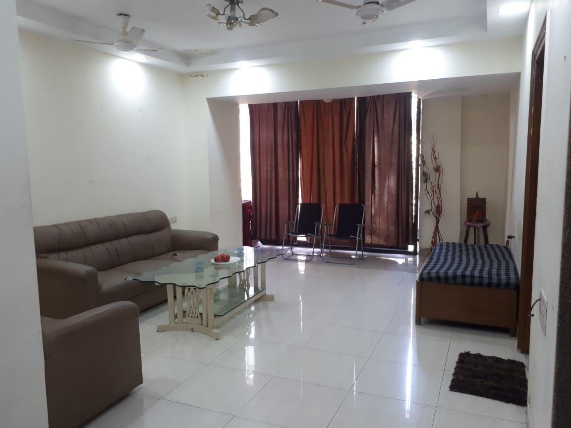 2 BHK in Uttam Niwas, Bandra West - Photo 5