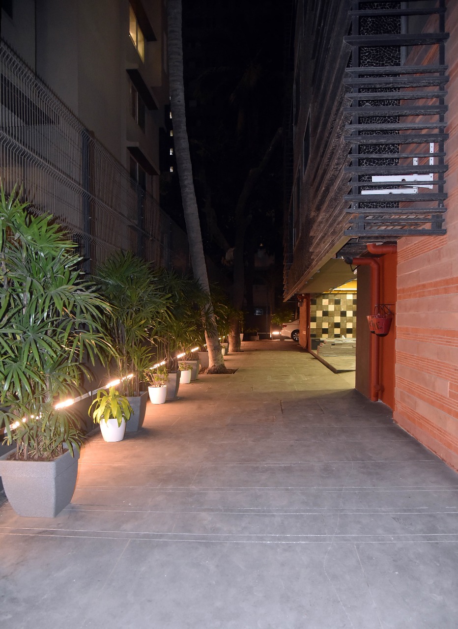 4 BHK Semi-Furnished in Gurudev Bhavan, Khar West - Photo 6
