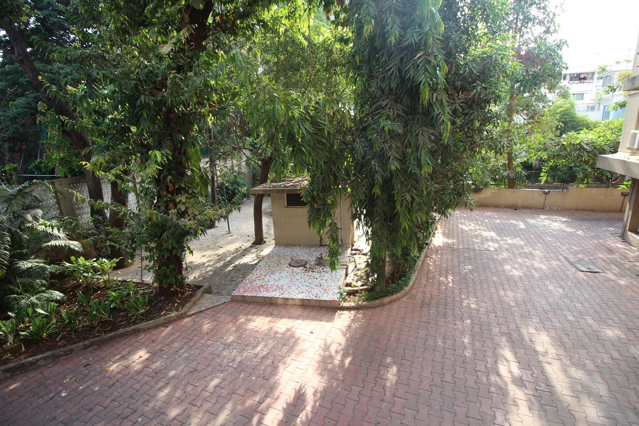 2 BHK Semi-Furnished in Grand Canyon, Bandra West - Photo 1
