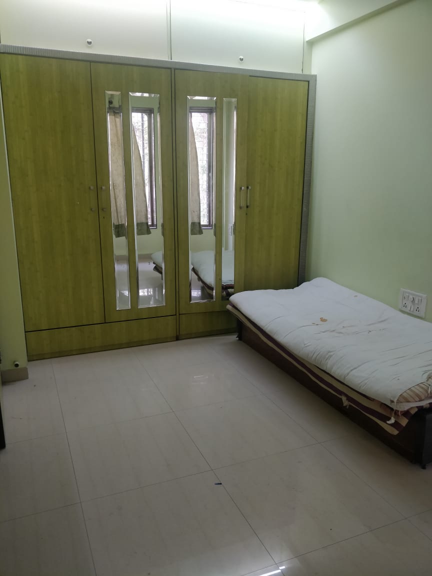 4 BHK in Maheshwar Darshan, Santacruz West - Photo 2