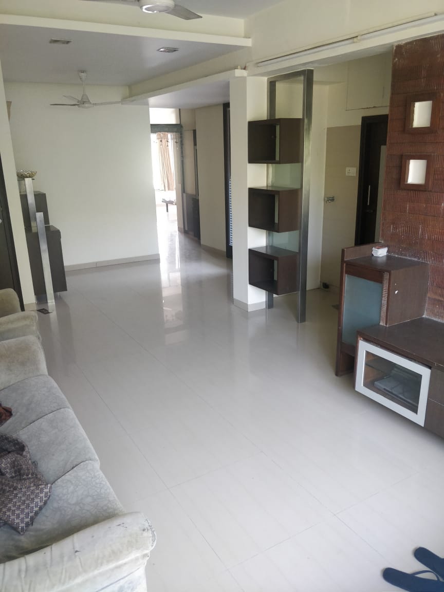 4 BHK in Maheshwar Darshan, Santacruz West - Photo 4