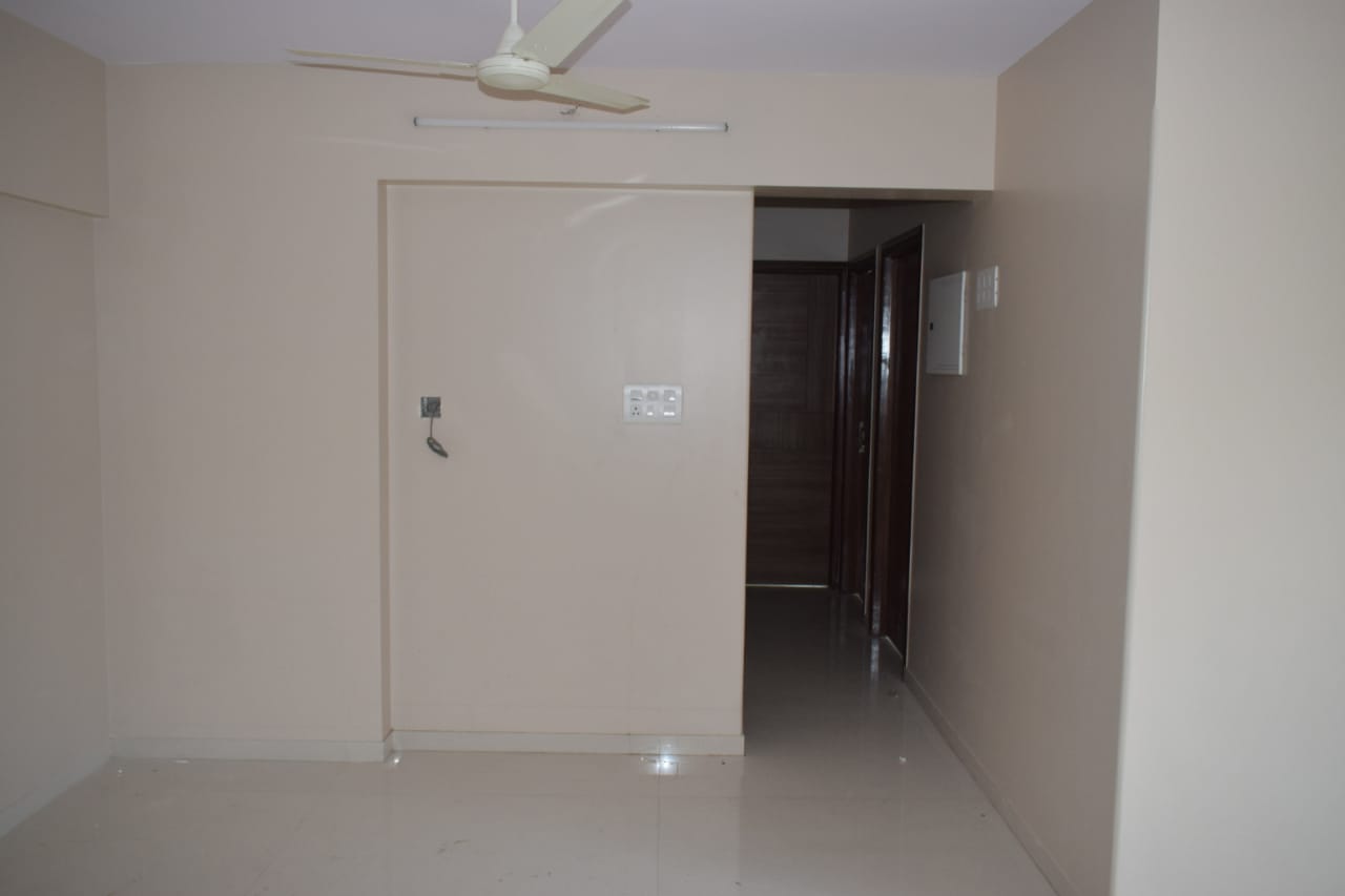 3 BHK Semi-Furnished in Kabra Centroid, Santacruz East - Photo 3