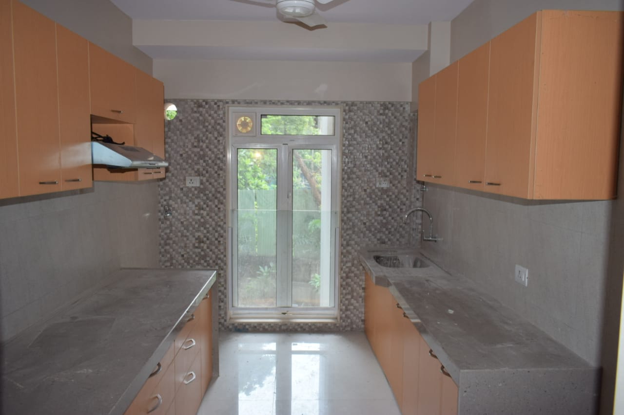 3 BHK Semi-Furnished in Kabra Centroid, Santacruz East - Photo 4