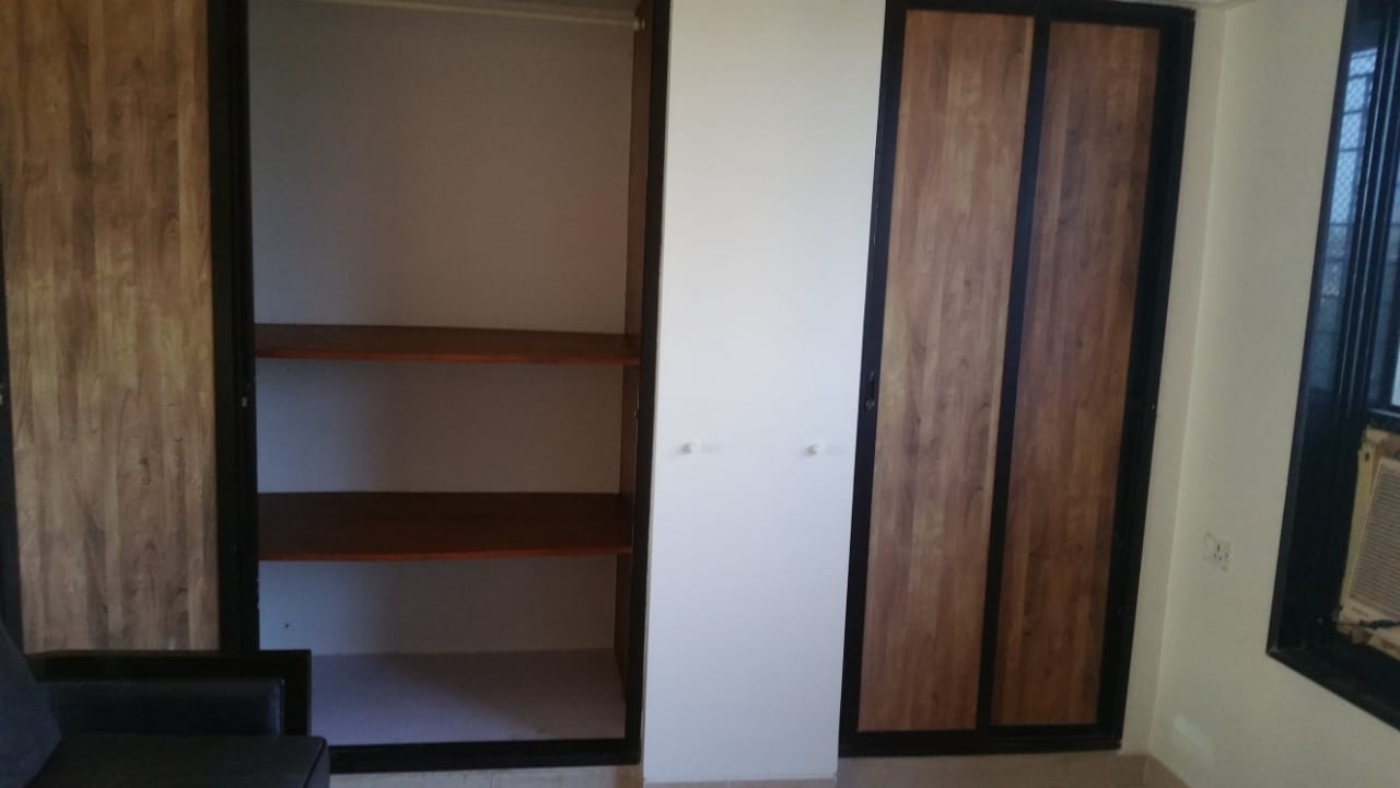 3 BHK in Laxmi Palace, Khar West - Photo 3