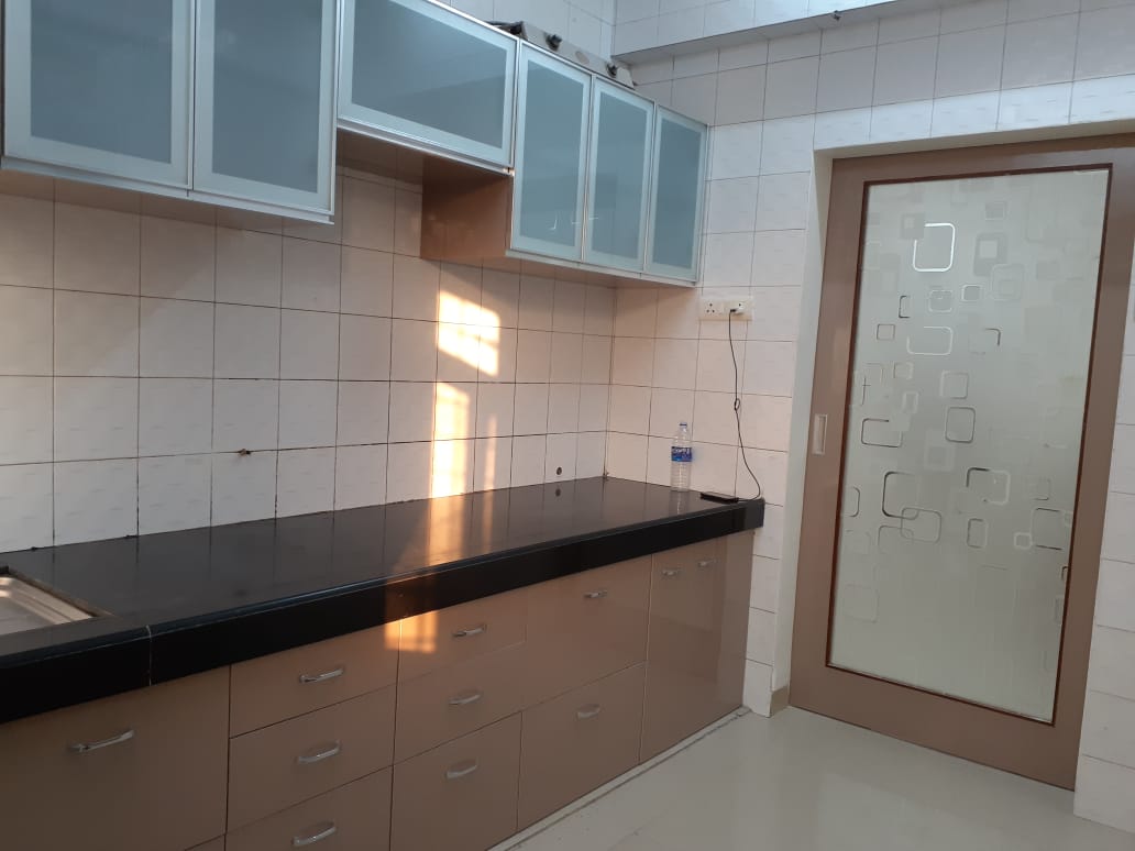 4 BHK Fully Furnished in Meera Tower, Andheri West - Photo 2