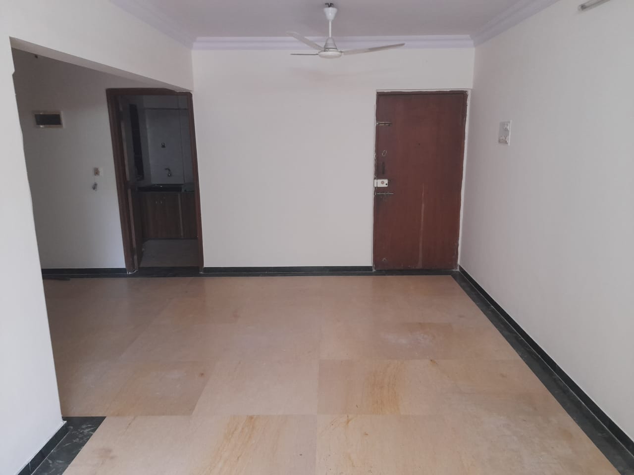 2 BHK in Serenity Tower, Andheri West - Photo 4