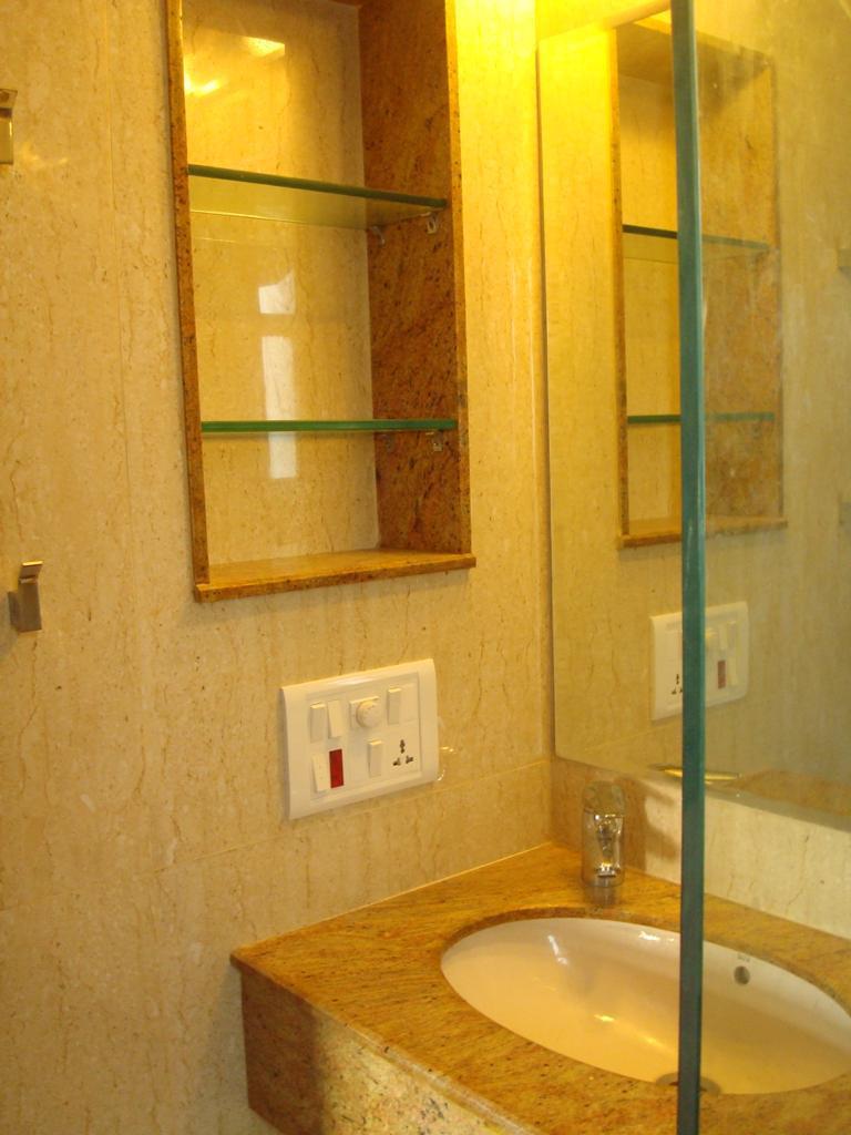 3 BHK Semi Furnished in Turf View, Worli - Photo 6