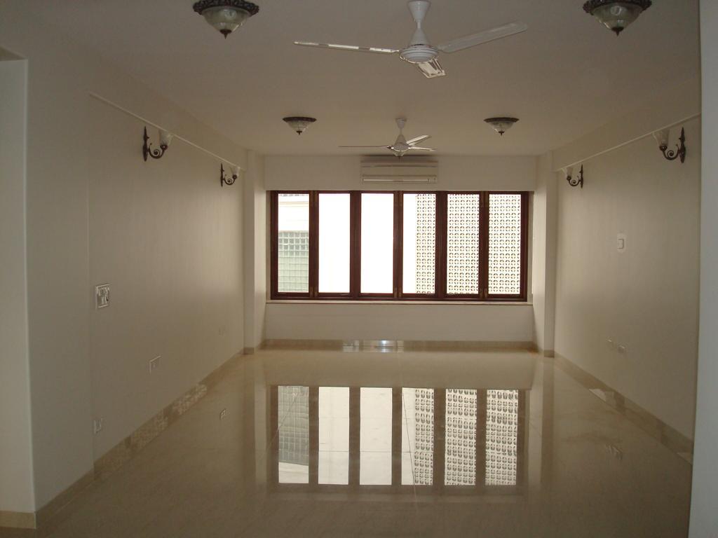 3 BHK in Turf View, Worli - Photo 2