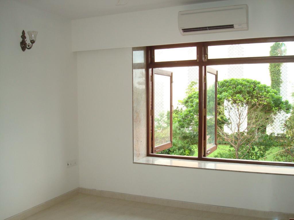 3 BHK in Turf View, Worli - Photo 3