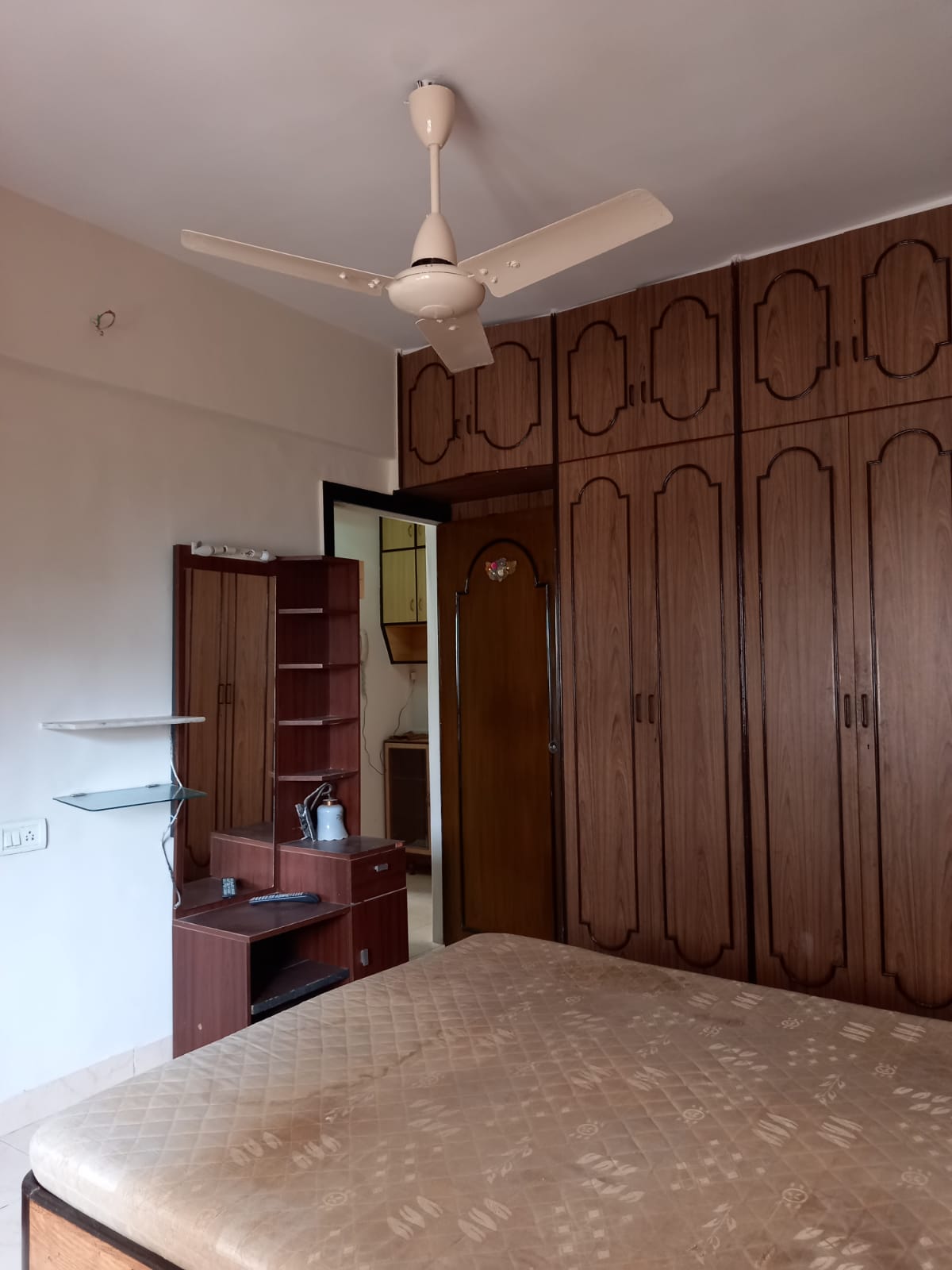 2 BHK Fully Furnished in Cozy Home, Bandra West - Photo 2