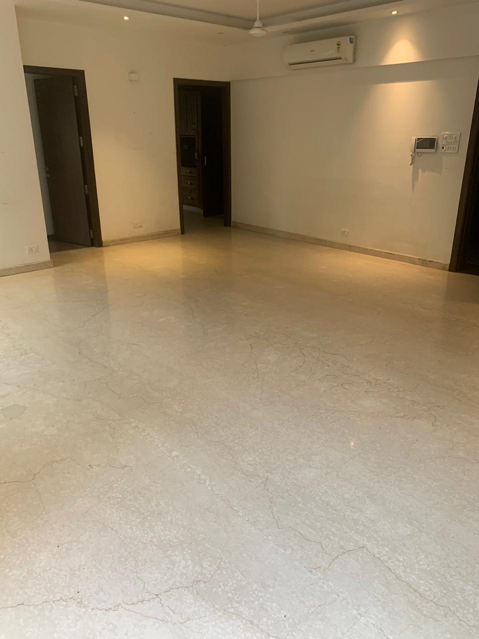 4 BHK Semi-Furnished in Lalani Fairmont, Khar West - Photo 5